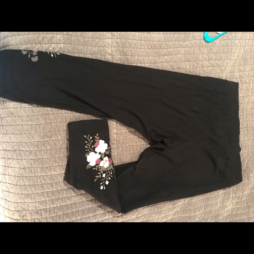 Torrid Floral Cropped Leggings